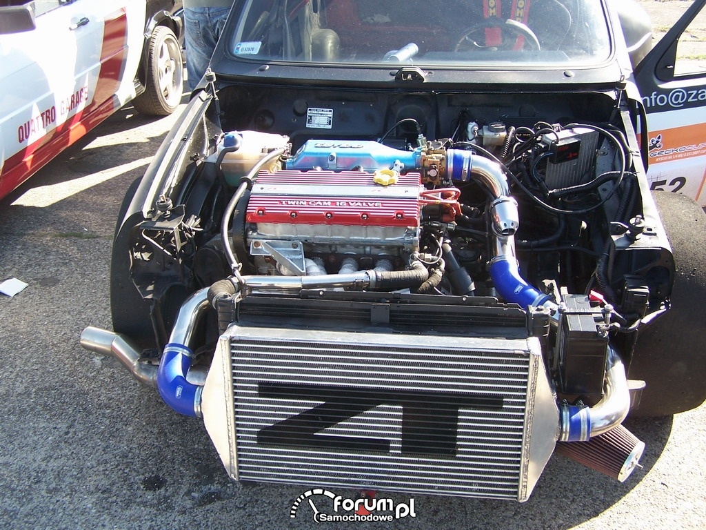 Intercooler i silnik po tuningu na 1/4 mili