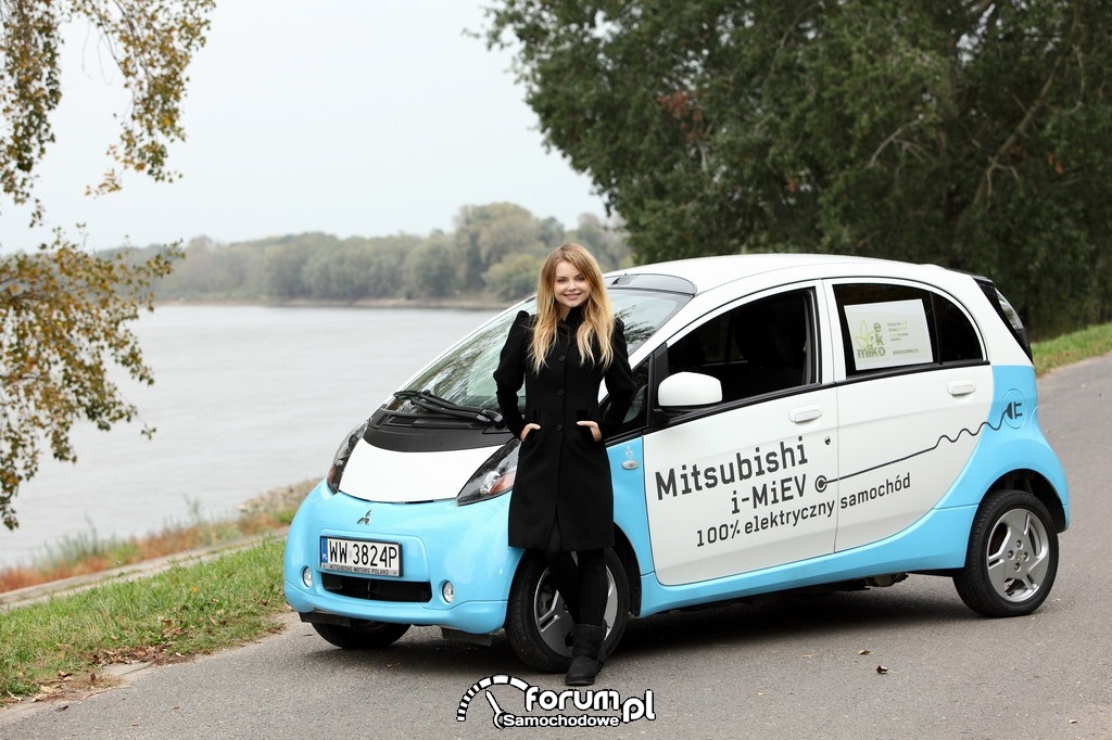 Samochodem elektrycznym dookoła świata - Izabella Miko