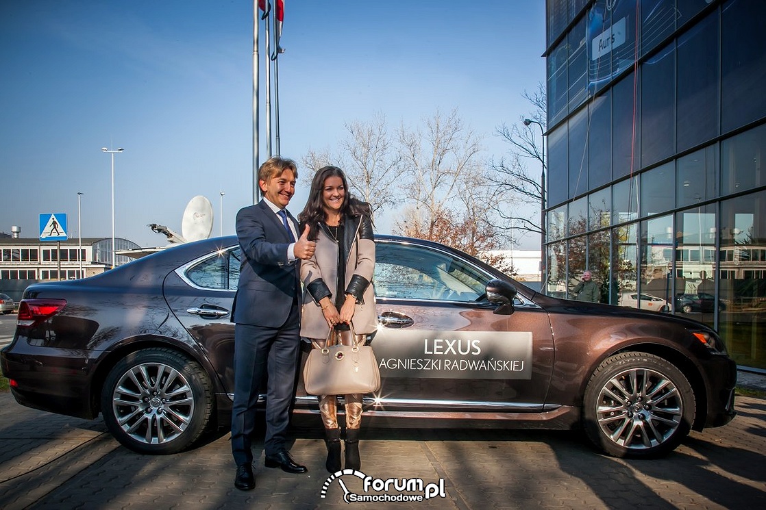 Agnieszka Radwańska dostała kluczyki do nowego Lexusa GS 450h