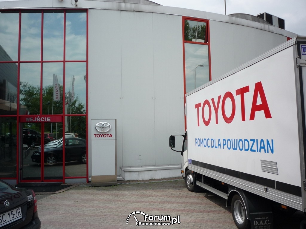 Pomoc dla powodzian - TOYOTA