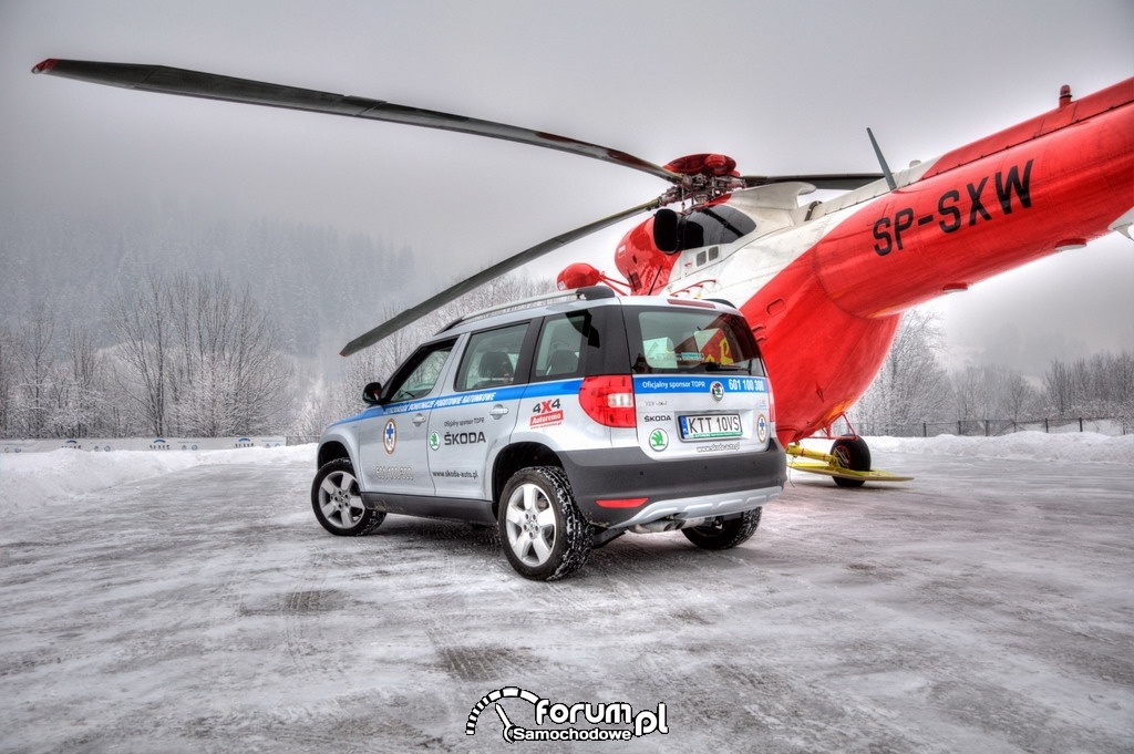 Skoda Yeti tył i Helikopter TOPR SP-SXW